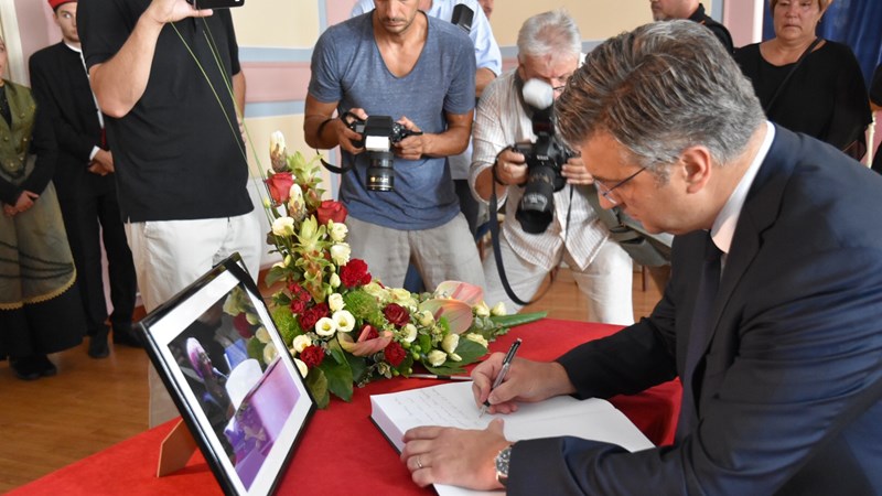 Oliver je bio sjajan, jedinstven. Njegov odlazak veliki je gubitak za hrvatsku kulturu, za tkivo hrvatskog društva
